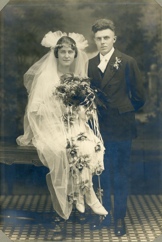 1921